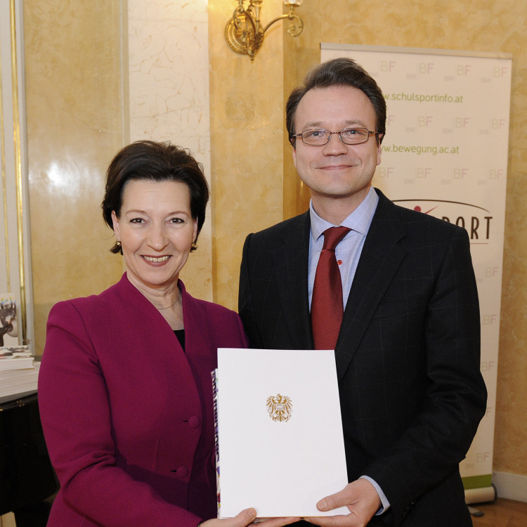Verleihung des Ehrenpreises zum Schulsportgütesiegel durch Bildungsministerin Gabriele Heinisch-Hosek - Bild Nr. 5271