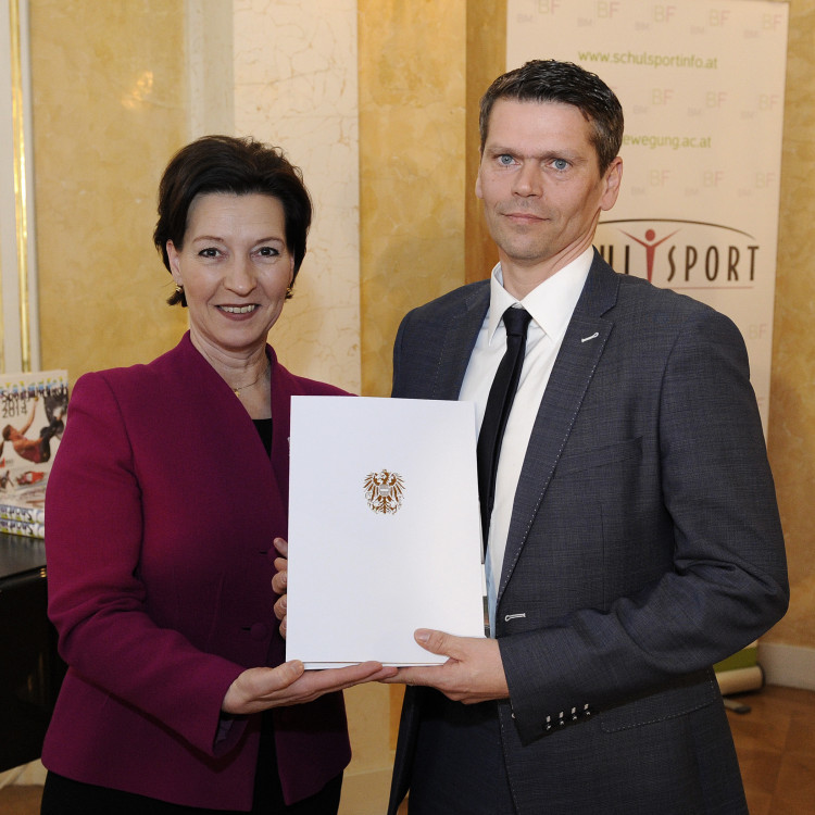 Verleihung des Ehrenpreises zum Schulsportgütesiegel durch Bildungsministerin Gabriele Heinisch-Hosek - Bild Nr. 5274