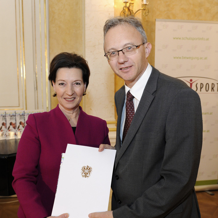 Verleihung des Ehrenpreises zum Schulsportgütesiegel durch Bildungsministerin Gabriele Heinisch-Hosek - Bild Nr. 5276