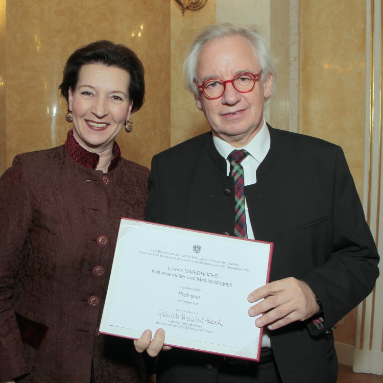 Bundesministerin Heinisch-Hosek überreicht Urkunden über die Verleihung des Berufstitels „Professorin/Professor“ - Bild Nr. 5431