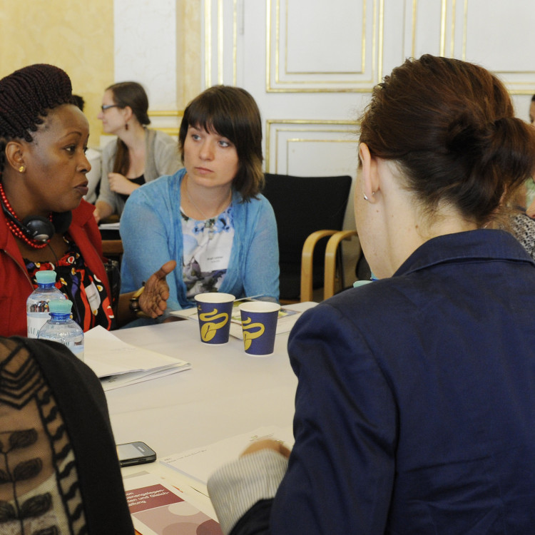 Konferenz „Frauenrechte und Gleichstellung: Erfahrungen teilen > Neues denken > Zukunft gestalten“ - Bild Nr. 5717