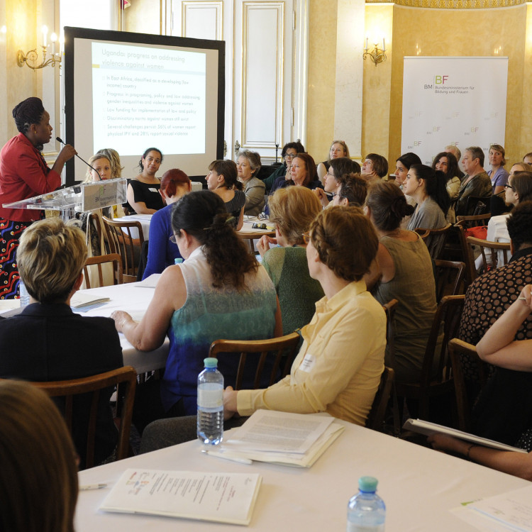 Konferenz „Frauenrechte und Gleichstellung: Erfahrungen teilen > Neues denken > Zukunft gestalten“ - Bild Nr. 5722