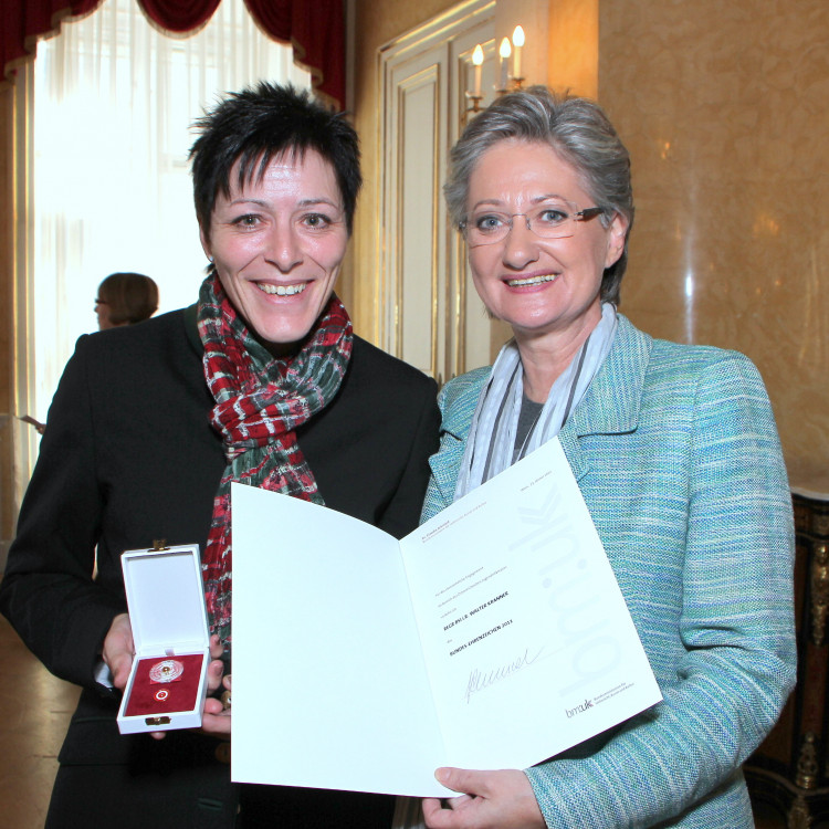 Bundesehrenzeichen-Verleihung an Freiwillige des Österreichischen Jugendrotkreuzes durch Bundesministerin Claudia Schmied - Bild Nr. 577