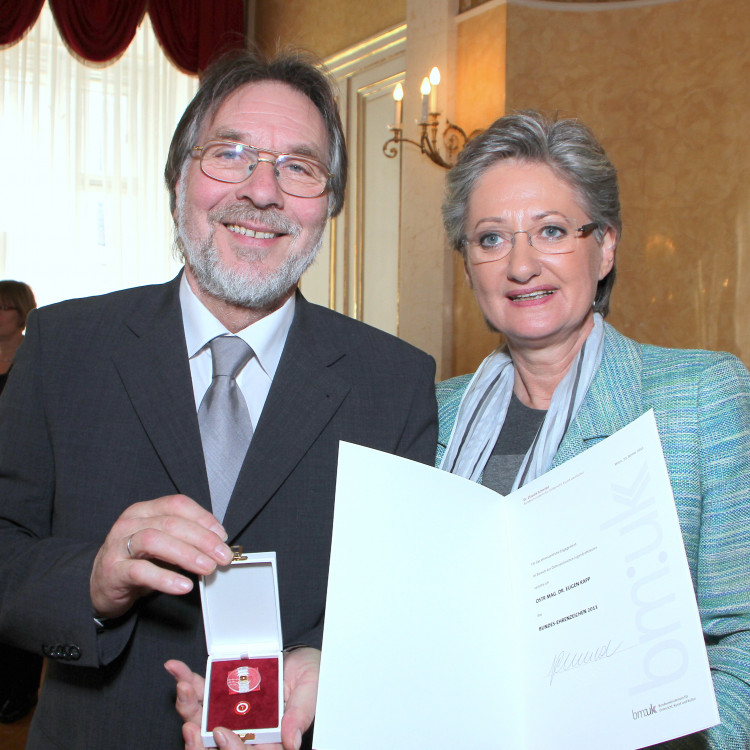 Bundesehrenzeichen-Verleihung an Freiwillige des Österreichischen Jugendrotkreuzes durch Bundesministerin Claudia Schmied - Bild Nr. 580