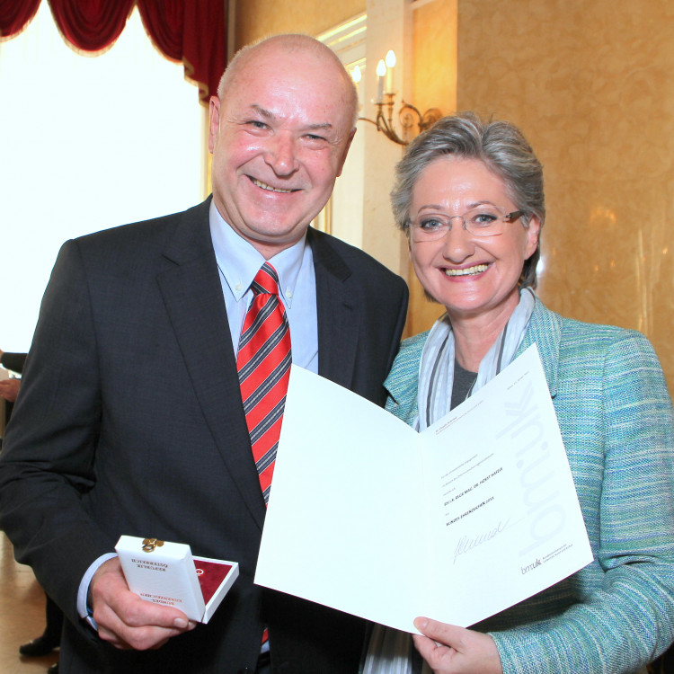 Bundesehrenzeichen-Verleihung an Freiwillige des Österreichischen Jugendrotkreuzes durch Bundesministerin Claudia Schmied - Bild Nr. 583
