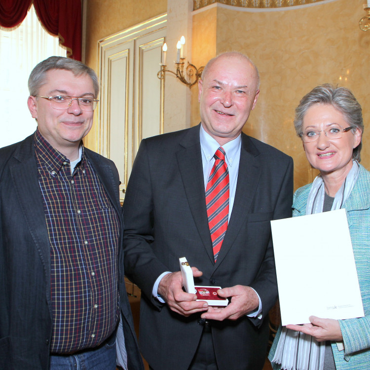 Bundesehrenzeichen-Verleihung an Freiwillige des Österreichischen Jugendrotkreuzes durch Bundesministerin Claudia Schmied - Bild Nr. 584