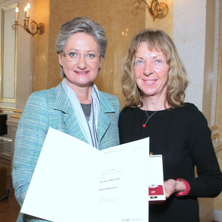 Bundesehrenzeichen-Verleihung an Freiwillige des Österreichischen Jugendrotkreuzes durch Bundesministerin Claudia Schmied - Bild Nr. 585