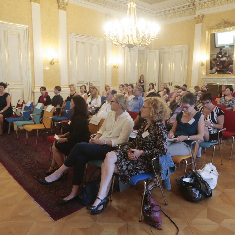 Gleichstellung im Gespräch. 6. Veranstaltung "Mädchen und Burschen im österreichischen   Schulsystem – Daten und Fakten aus PISA & Co" - Bild Nr. 5912