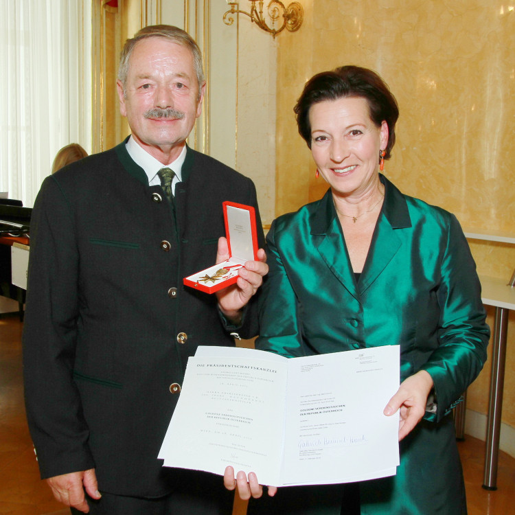 Bundesministerin Gabriele Heinisch-Hosek verlieh fünf hohe Auszeichnungen - Bild Nr. 5930