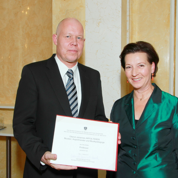 Bundesministerin Gabriele Heinisch-Hosek verlieh fünf hohe Auszeichnungen - Bild Nr. 5931