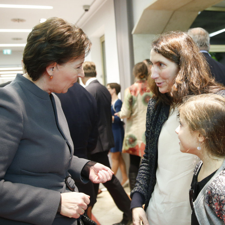 Bildungsministerin Heinisch-Hosek verleiht den Österreichischen Staatspreis für Erwachsenenbildung 2015 - Bild Nr. 6252