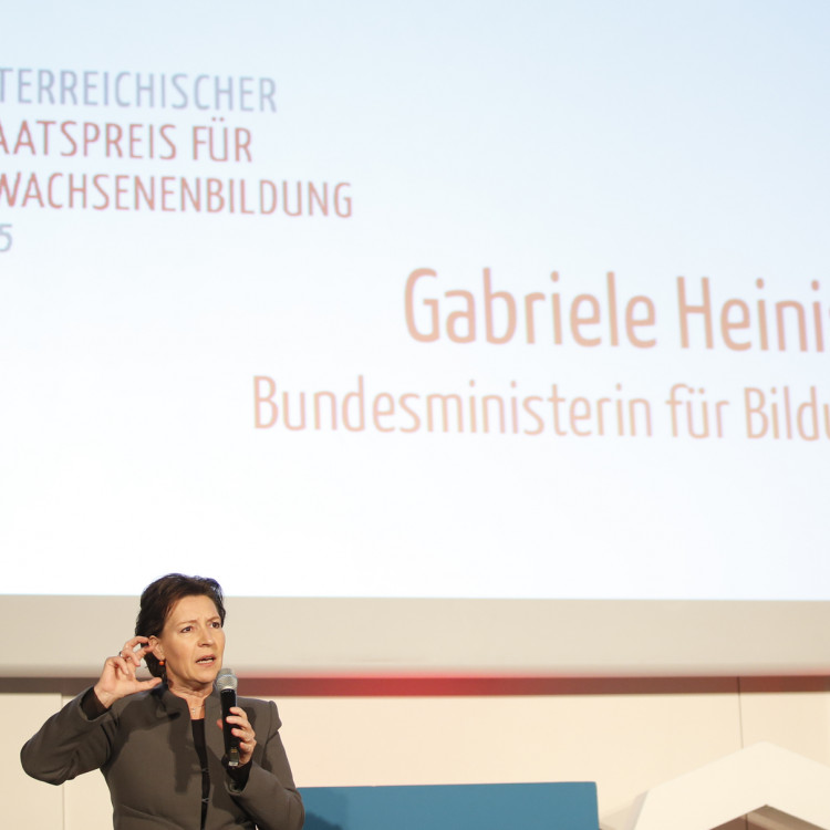 Bildungsministerin Heinisch-Hosek verleiht den Österreichischen Staatspreis für Erwachsenenbildung 2015 - Bild Nr. 6263