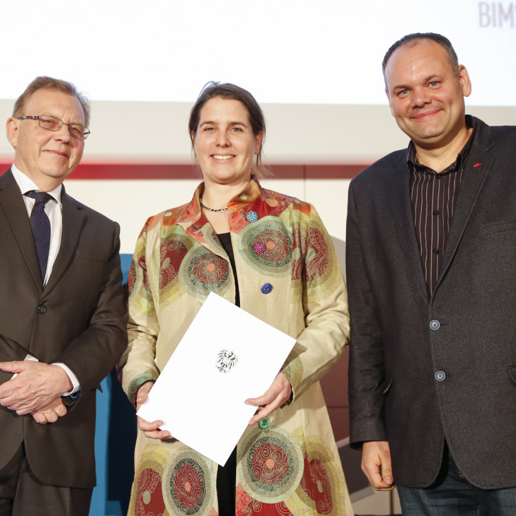 Bildungsministerin Heinisch-Hosek verleiht den Österreichischen Staatspreis für Erwachsenenbildung 2015 - Bild Nr. 6272