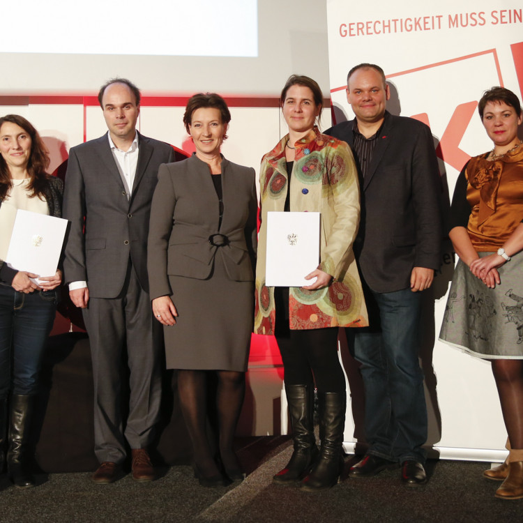 Bildungsministerin Heinisch-Hosek verleiht den Österreichischen Staatspreis für Erwachsenenbildung 2015 - Bild Nr. 6275