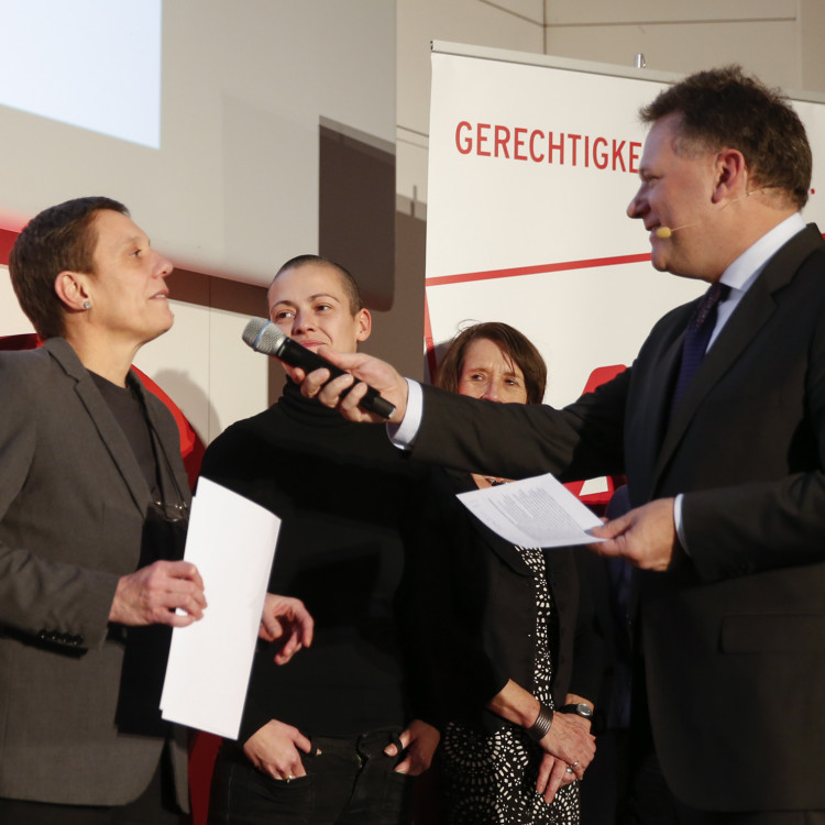 Bildungsministerin Heinisch-Hosek verleiht den Österreichischen Staatspreis für Erwachsenenbildung 2015 - Bild Nr. 6284