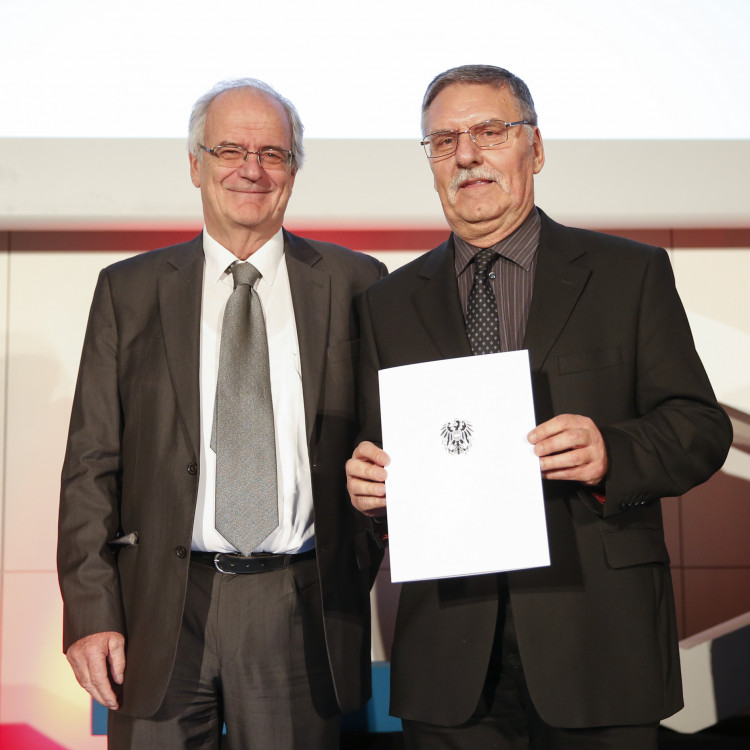 Bildungsministerin Heinisch-Hosek verleiht den Österreichischen Staatspreis für Erwachsenenbildung 2015 - Bild Nr. 6285