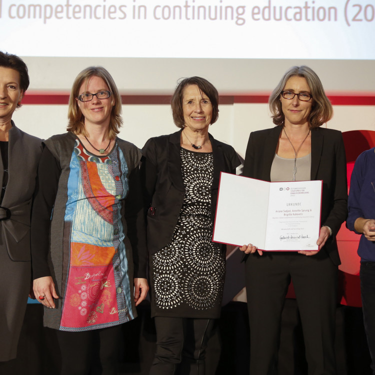 Bildungsministerin Heinisch-Hosek verleiht den Österreichischen Staatspreis für Erwachsenenbildung 2015 - Bild Nr. 6297