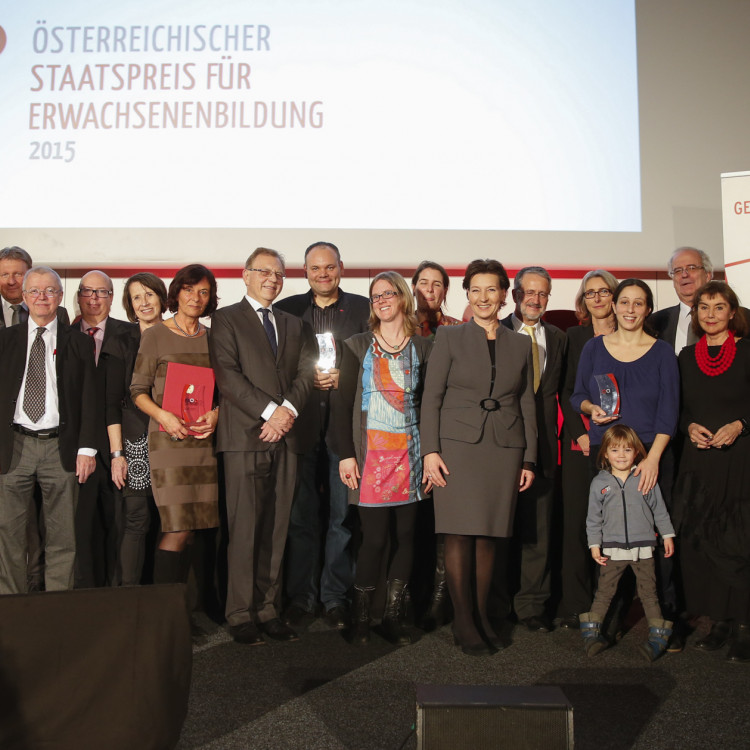 Bildungsministerin Heinisch-Hosek verleiht den Österreichischen Staatspreis für Erwachsenenbildung 2015 - Bild Nr. 6303