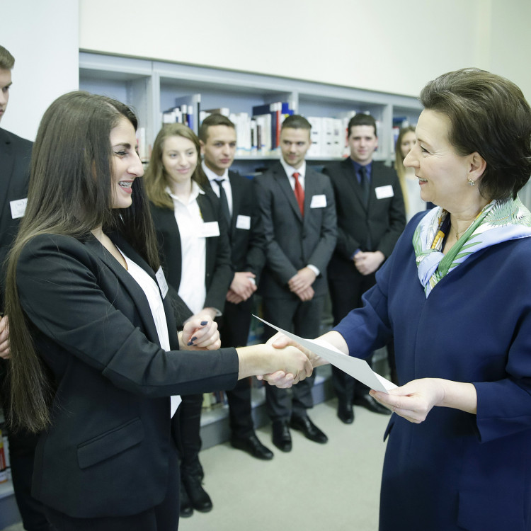 Bundesministerin Gabriele Heinisch-Hosek besucht die HAK 10 - Bild Nr. 6406