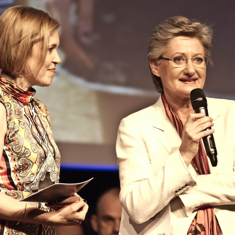 Vorschau Kulturministerin Schmied über die Bedeutung von Filmfestivals, europäische Herausforderungen und Chancen beim Film