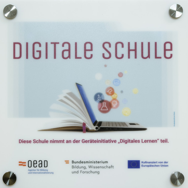 Bildungsminister Polaschek und OeAD-Geschäftsführer Calice: erste Schule Österreichs als „Digitale Schule“ ausgezeichnet - Bild Nr. 11802