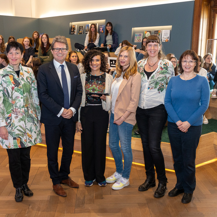 Girls' Day im Zeichen von Wissenschaft und Forschung: Bildungsminister begleitet Schülerinnen ins Naturhistorische Museum - Bild Nr. 12228