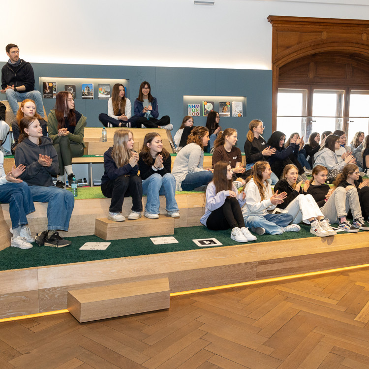 Girls' Day im Zeichen von Wissenschaft und Forschung: Bildungsminister begleitet Schülerinnen ins Naturhistorische Museum - Bild Nr. 12237
