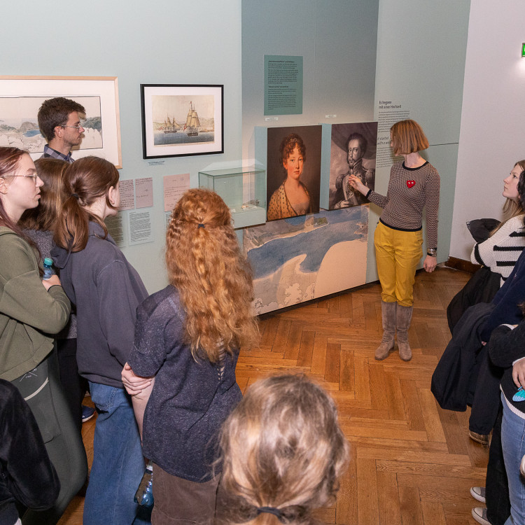 Girls' Day im Zeichen von Wissenschaft und Forschung: Bildungsminister begleitet Schülerinnen ins Naturhistorische Museum - Bild Nr. 12296