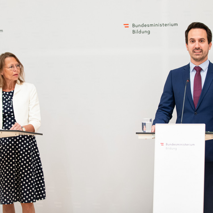 Lehramtsstudium für die Primarstufe wird praxisnäher: Bildungsminister Christoph Wiederkehr und Rektorin Beatrix Karl stellen Reform vor - Bild Nr. 15847