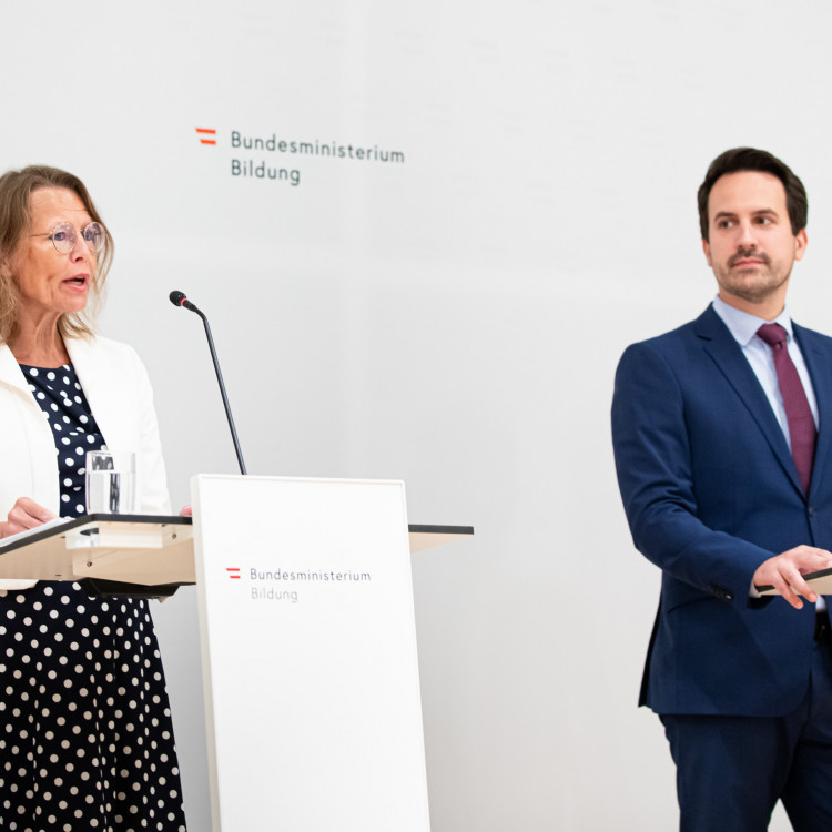 Lehramtsstudium für die Primarstufe wird praxisnäher: Bildungsminister Christoph Wiederkehr und Rektorin Beatrix Karl stellen Reform vor - Bild Nr. 15856