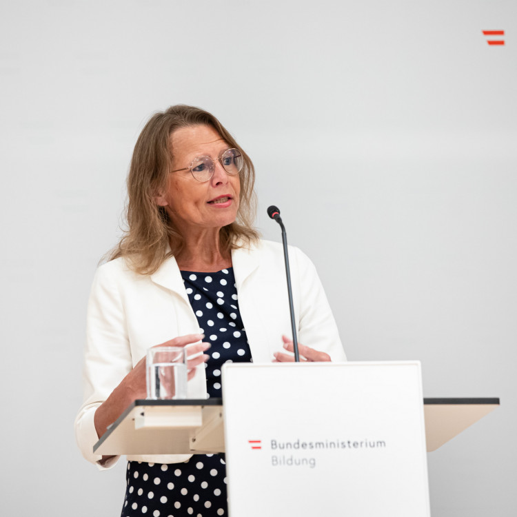 Lehramtsstudium für die Primarstufe wird praxisnäher: Bildungsminister Christoph Wiederkehr und Rektorin Beatrix Karl stellen Reform vor - Bild Nr. 15860