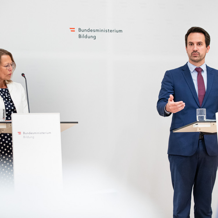 Lehramtsstudium für die Primarstufe wird praxisnäher: Bildungsminister Christoph Wiederkehr und Rektorin Beatrix Karl stellen Reform vor - Bild Nr. 15863