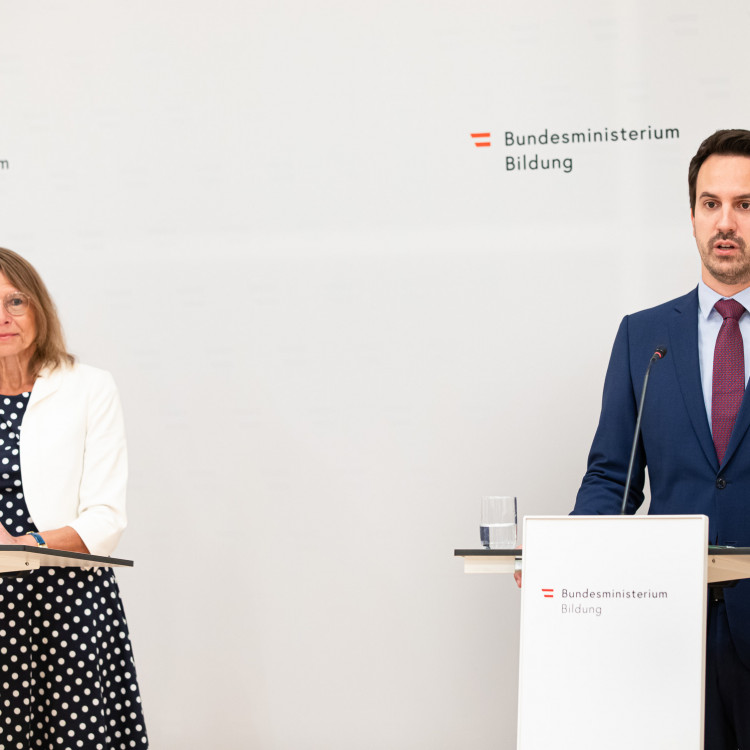 Lehramtsstudium für die Primarstufe wird praxisnäher: Bildungsminister Christoph Wiederkehr und Rektorin Beatrix Karl stellen Reform vor - Bild Nr. 15867