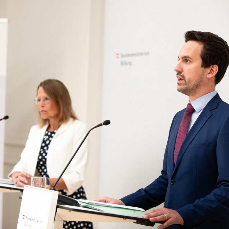 Lehramtsstudium für die Primarstufe wird praxisnäher: Bildungsminister Christoph Wiederkehr und Rektorin Beatrix Karl stellen Reform vor - Bild Nr. 15871