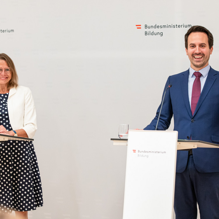 Lehramtsstudium für die Primarstufe wird praxisnäher: Bildungsminister Christoph Wiederkehr und Rektorin Beatrix Karl stellen Reform vor - Bild Nr. 15875