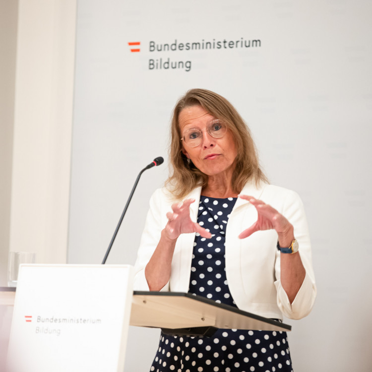 Lehramtsstudium für die Primarstufe wird praxisnäher: Bildungsminister Christoph Wiederkehr und Rektorin Beatrix Karl stellen Reform vor - Bild Nr. 15880