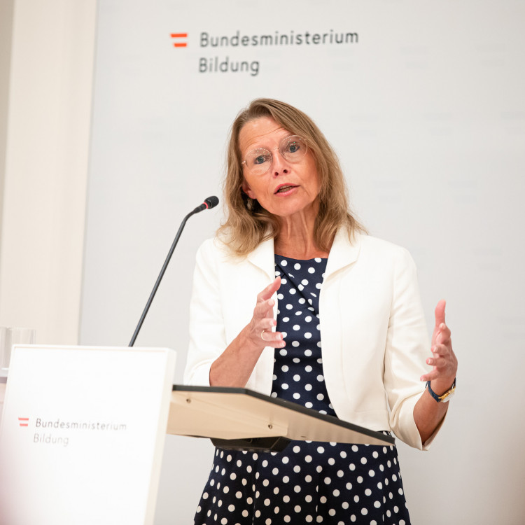 Lehramtsstudium für die Primarstufe wird praxisnäher: Bildungsminister Christoph Wiederkehr und Rektorin Beatrix Karl stellen Reform vor - Bild Nr. 15881