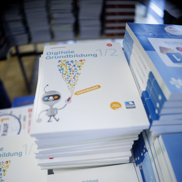 Fototermin zum Schulstart 2025 mit Bundesminister Christoph Wiederkehr - Bild Nr. 15906