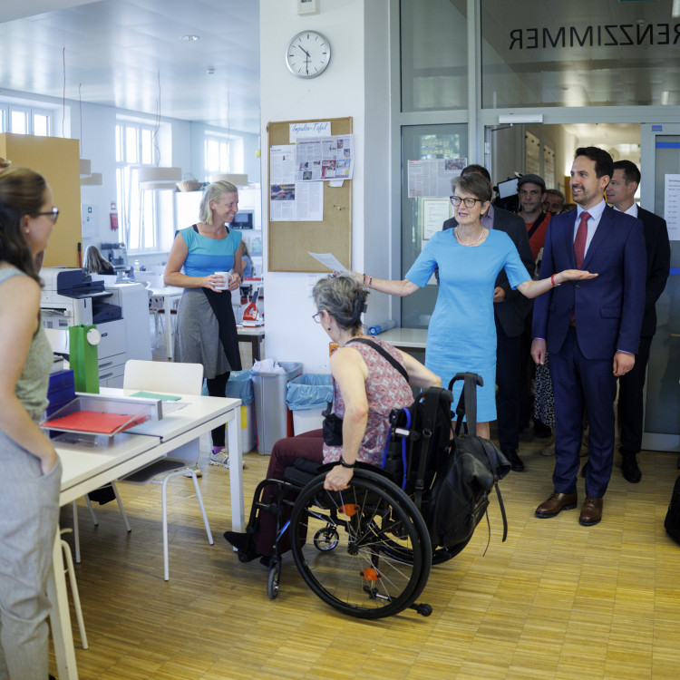 Fototermin zum Schulstart 2025 mit Bundesminister Christoph Wiederkehr - Bild Nr. 15911