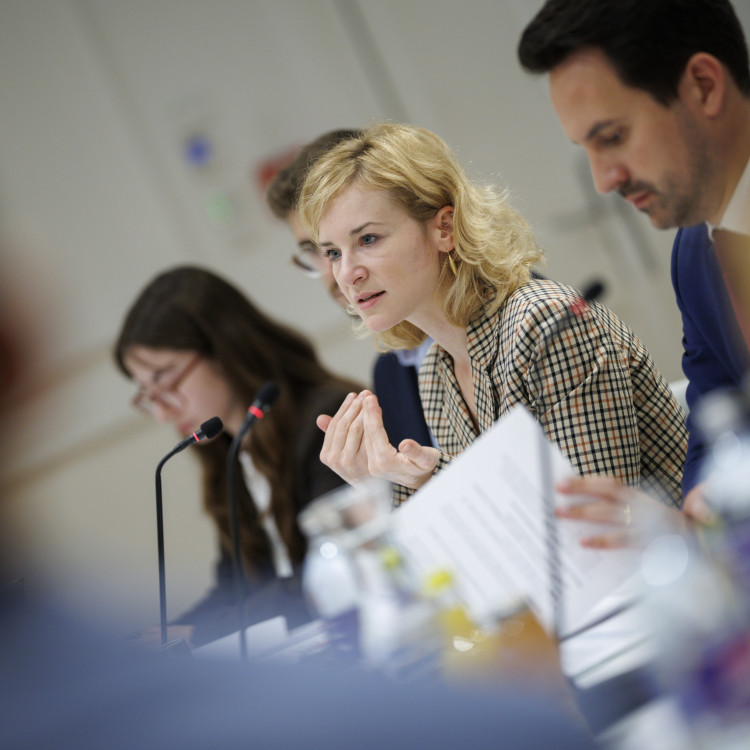 BMB Pressegespräch: OECD präsentiert Daten zum österreichischen Bildungssystem - Bild Nr. 15963