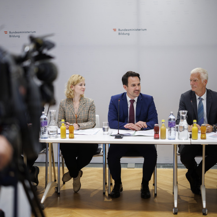 BMB Pressegespräch: OECD präsentiert Daten zum österreichischen Bildungssystem - Bild Nr. 15967