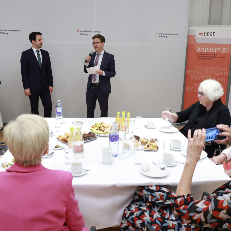 Bildungsminister ehrt Zeitzeuginnen und Zeitzeugen, die Schulen besuchen. - Bild Nr. 16063