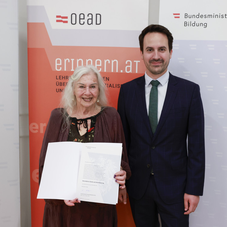 Bildungsminister ehrt Zeitzeuginnen und Zeitzeugen, die Schulen besuchen. - Bild Nr. 16065