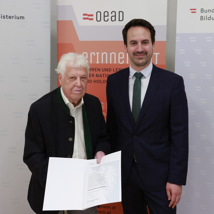 Bildungsminister ehrt Zeitzeuginnen und Zeitzeugen, die Schulen besuchen. - Bild Nr. 16070