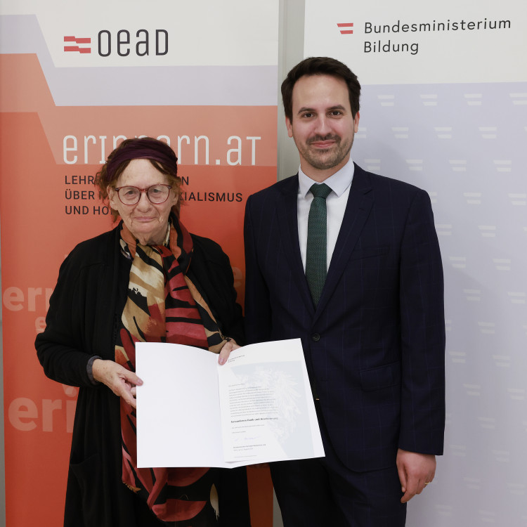 Bildungsminister ehrt Zeitzeuginnen und Zeitzeugen, die Schulen besuchen. - Bild Nr. 16071