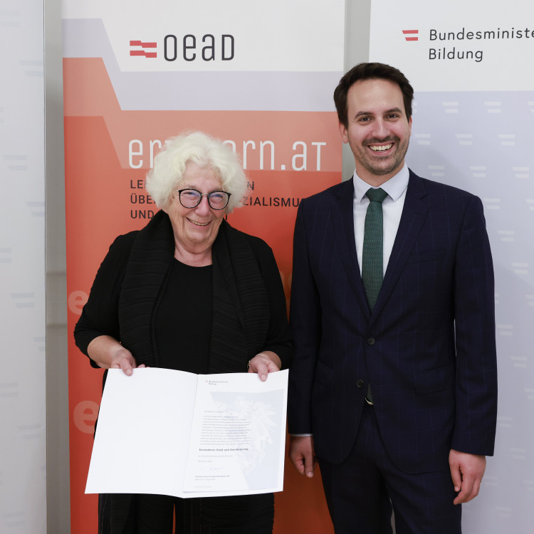 Bildungsminister ehrt Zeitzeuginnen und Zeitzeugen, die Schulen besuchen. - Bild Nr. 16072