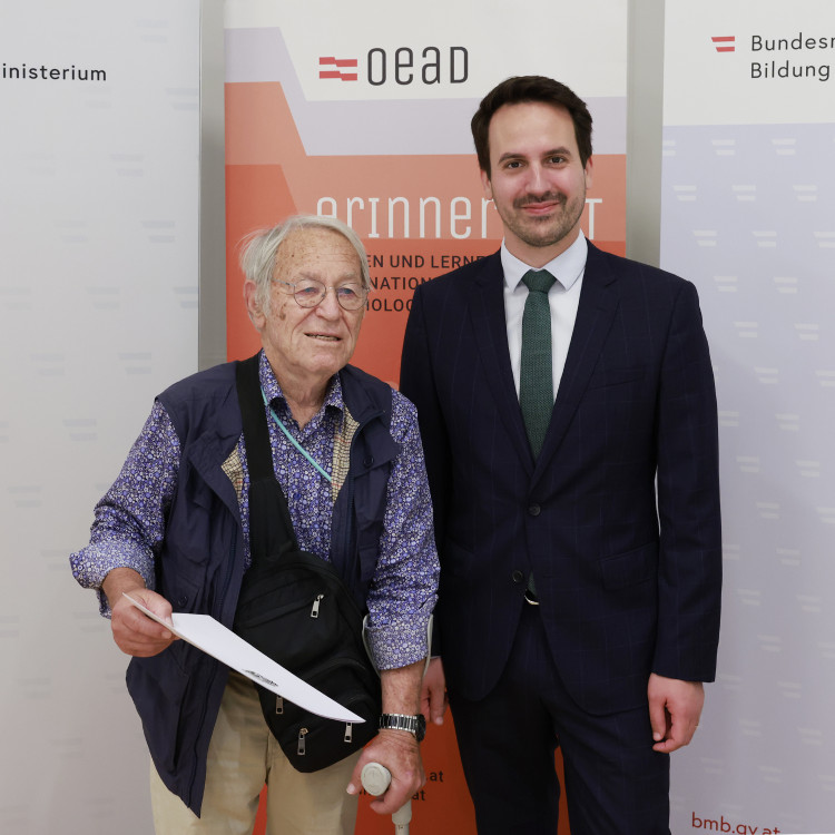 Bildungsminister ehrt Zeitzeuginnen und Zeitzeugen, die Schulen besuchen. - Bild Nr. 16073