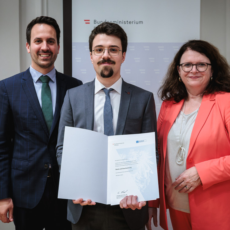 Begabtenförderung im Fokus: Tag der Wissenschaftsolympiaden im Bildungsministerium - Bild Nr. 17740