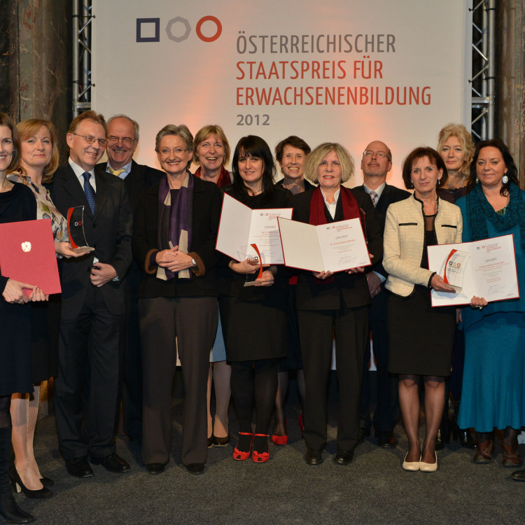 Bildungsministerin Dr. Claudia Schmied verleiht den Österreichischen Staatspreis für Erwachsenenbildung 2012 - Bild Nr. 2193