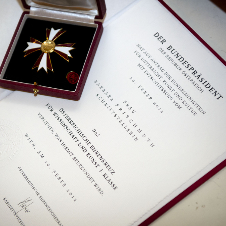 Überreichung des Österreichischen Ehrenkreuzes für Wissenschaft und Kunst I. Klasse an Frau Barbara Frischmuth - Bild Nr. 2465